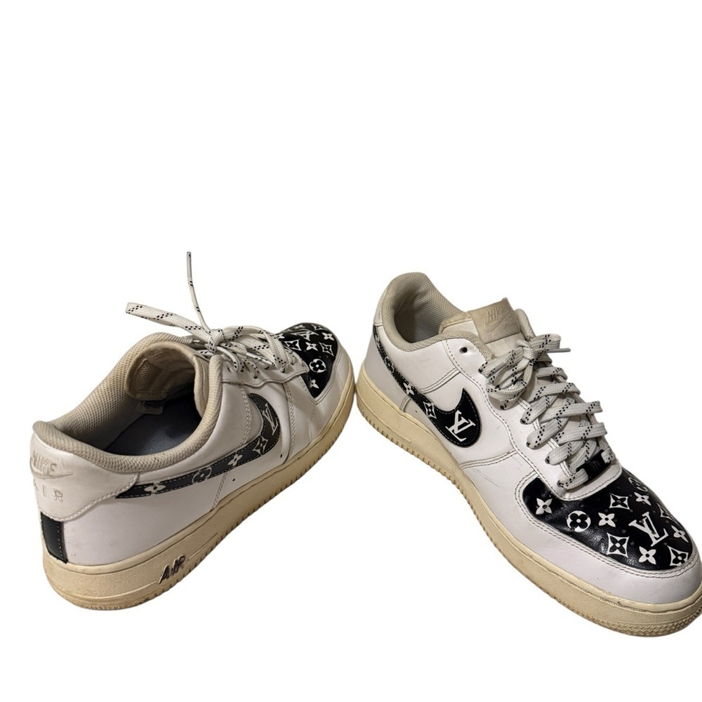 Nike Custom Black and white Sneakers - Picture 8 of 16